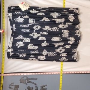 Black and white thin pleated skirt